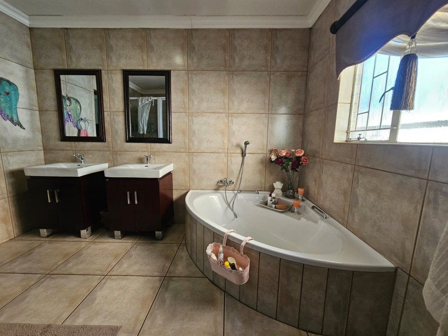 4 Bedroom Property for Sale in Jan Cillierspark Free State